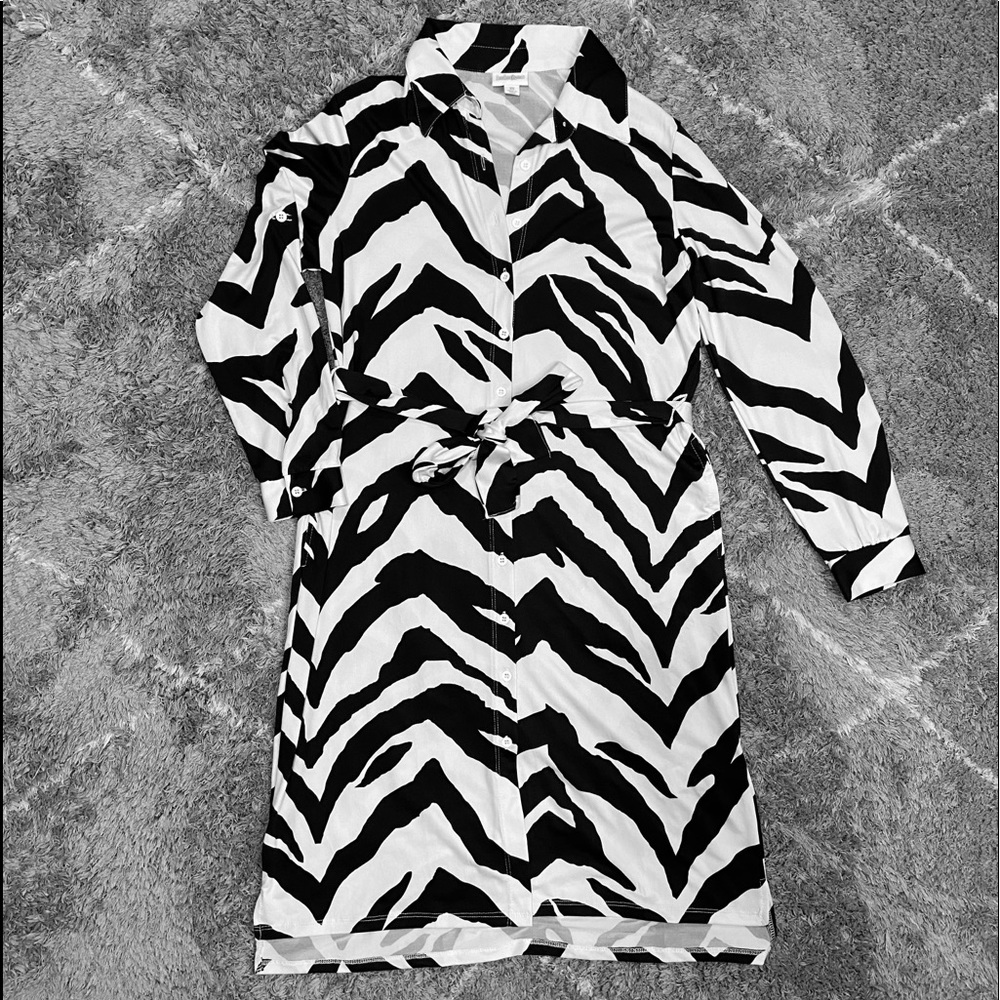 (EUC) LuLaRoe Ellie Zebra Print Button Down Dress. Sz. XS